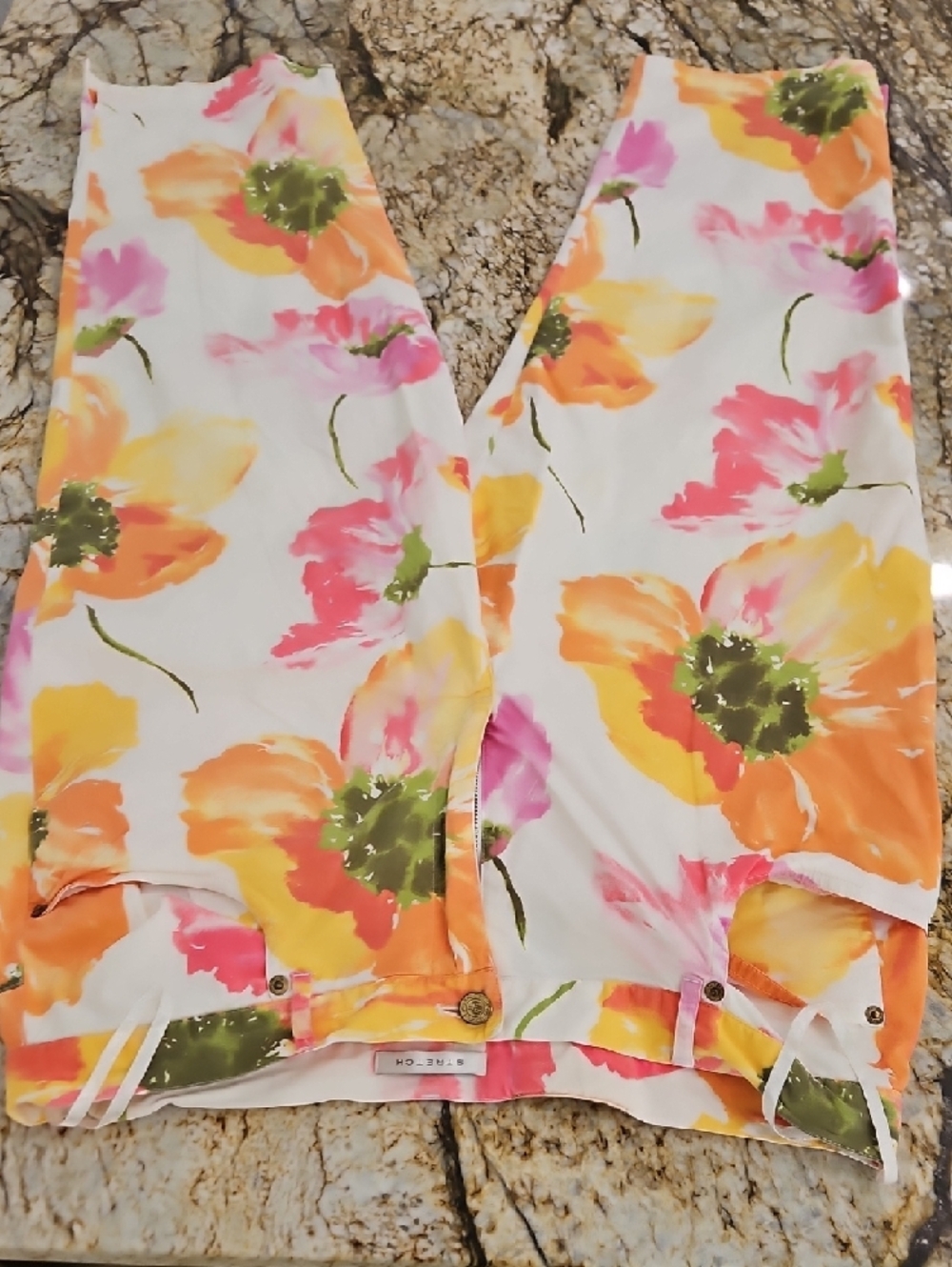 Evan Picone Pink and Peach Floral Pants. Size 16. Inseam 23". Rise Flat 12" - Picture 5 of 6